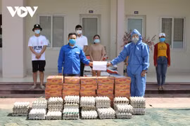 旅居老挝越南人在疫情之下相亲相爱 共渡难关