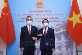 越南外交部长裴青山与中国国务委员、外交部长王毅举行会谈
