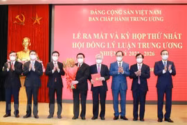 新一届越共中央理论委员会正式亮相