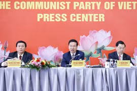 代表全国510多万名党员的1587名代表出席出席越共十三大 