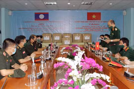 新冠肺炎疫情：老挝接收越南国防部提供的医疗物资