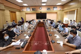 越南医疗队赴老挝协助新冠肺炎疫情防控工作：帮人如帮己