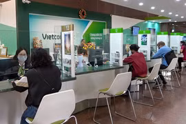 新冠肺炎疫情：越南外贸股份商业银行继续为帮助客户下调年贷款利率