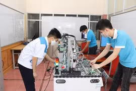 对人力资源进行技能提升培训和再培训 满足第四次工业革命的要求