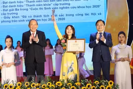 张和平副总理：凝聚大学生智慧和先锋力量