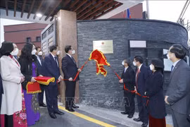 越南国会主席王廷惠出席越南驻韩国大使馆驻地揭牌仪式