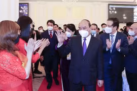 越南国家主席阮春福会见在俄罗斯越南人代表