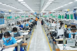 越南南部地区加快推动复工复产 欢迎企业员工返岗上班