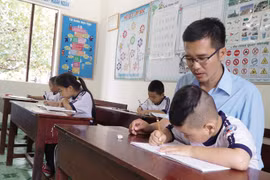 教师彭友情扎根长沙海岛 为孩子点亮知识明灯