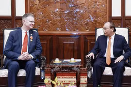 越南国家主席阮春福会见美国驻越大使丹尼尔•克里滕布林克