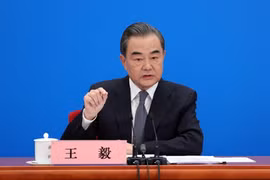 中国外长王毅：中方愿同东盟国家尽早达成有效、富有实质内容的“东海行为准则” 