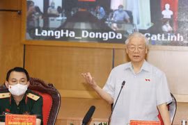 越共中央总书记阮富仲与河内市选民接触