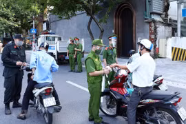 河内市将抗击疫情视为第一优先