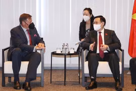 国会主席王廷惠会见比利时部分集团领导 
