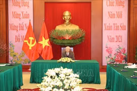 越共中央总书记、国家主席阮富仲与中共中央总书记、国家主席习近平通电话