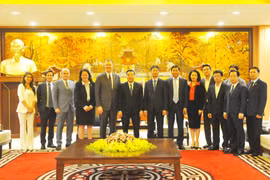 河内市人民委员会主席朱玉英会见美国驻越大使和韩国驻越大使