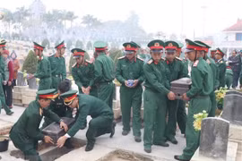 奠边省为在老牺牲的越南志愿军烈士举行追悼会