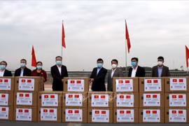 中国广西壮族自治区向越南广宁省赠送防疫物质