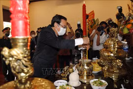 胡志明主席出国寻找救国之路110周年：胡志明市领导上香缅怀胡志明主席