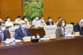 社会经济专家咨询座谈会：加大人民和企业的扶持力度