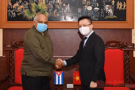 古巴驻越大使走访人民报社