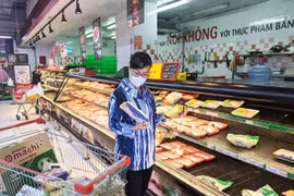 胡志明市多个市场和超市重新开门营业