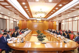 第十三届越共中央政治局召开第一次会议：聚焦国会代表选举和新冠疫苗购买、接种工作