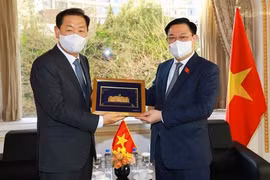 越南国会主席王廷惠会见韩国企业领导
