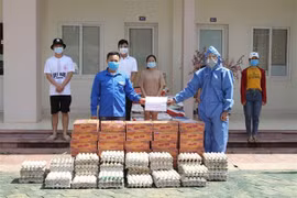 新冠肺炎疫情：旅居老挝琅勃拉邦越南人同地方当局携手应对疫情