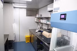 越南研发首批移动负压“集装箱式”核酸检测实验室