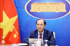 越南外交部副部长阮国勇与加拿大总理助理大卫·莫里森通电话