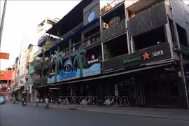 胡志明市今日18时起不必要服务单位暂停营业