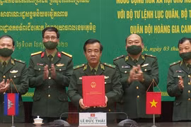 越南与柬埔寨共同签署边防合作备忘录