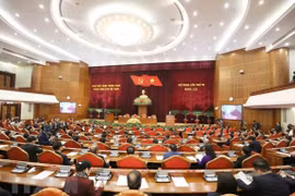 越共十三大：在新加坡越南专家谈越南经济和对外政策优先事项