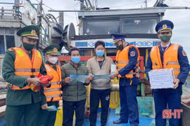 在海防市白龙尾加大打击非法捕捞活动的宣传力度 