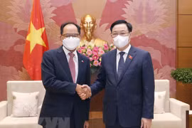 越南国会主席王廷惠会见韩国驻越大使和印度驻越大使