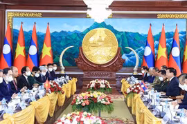 越南国家主席阮春福与老挝党中央总书记、国家主席通伦进行会谈