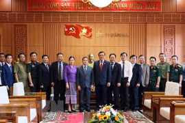 促进越南中部各省与老挝南部各省的货物贸易