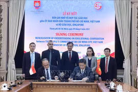 胡志明市与新加坡教育部建立合作关系