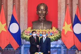 国家主席阮春福对老挝进行正式友好访问：彰显越南对老挝的鼎立和全方位支持