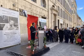 胡志明主席纪念牌匾揭牌仪式在法国马赛市举行