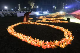 越南佛教学院举行佛祖得道日纪念仪式暨祈求国泰民安仪式