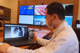 加强利用远程医疗系统来救治新冠患者