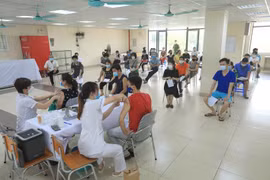 在年底新冠疫苗陆续运抵的情况下做好新冠疫苗接种准备工作