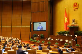 第十五届国会第二次会议第三个工作日就多项重要决议草案进行讨论