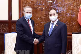 国家主席阮春福会见即将离任前来辞行拜会的阿尔及利亚驻越大使