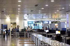 新冠肺炎疫情：短期访客无需隔离 但需严格遵守疫情防控规定