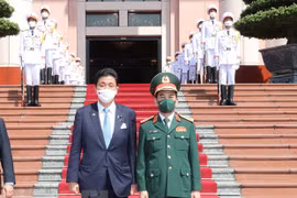 日本防卫大臣岸信夫对越南进行正式访问
