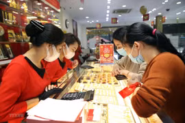 2月1日上午越南国内市场黄金价格每两接近5700万越盾