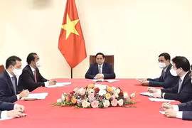 越南政府总理范明政与比利时总理德克鲁举行电话会谈